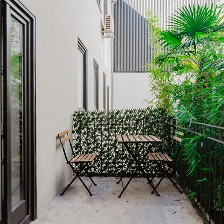 Apartment Downtown Terrace Flat With Ac And Patio - Feel Like A Local