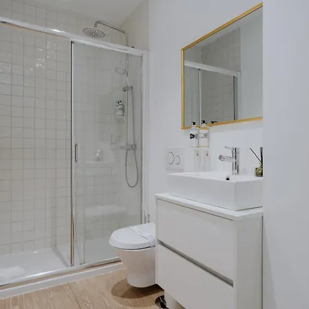 Apartment Downtown Terrace Flat With Ac And Patio - Feel Like A Local