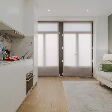 Downtown Terrace Flat With Ac And Patio - Feel Like A Local Apartment