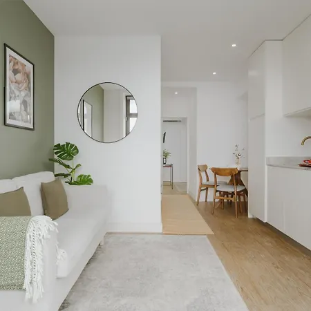 Downtown Terrace Flat With Ac And Patio - Feel Like A Local