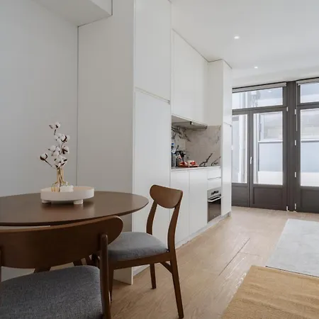 Apartment Downtown Terrace Flat With Ac And Patio - Feel Like A Local *