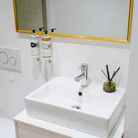 Apartment Downtown Terrace Flat With Ac And Patio - Feel Like A Local Porto