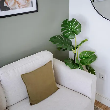 Downtown Terrace Flat With Ac And Patio - Feel Like A Local Apartment *