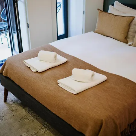 Apartment Downtown Terrace Flat With Ac And Patio - Feel Like A Local *